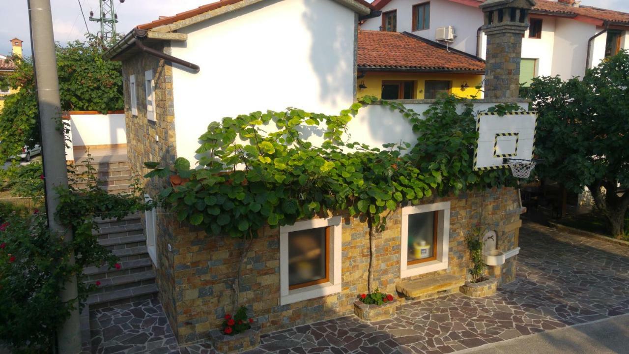 Kmetija Jogan, Wines & Apartments Pobegi Екстер'єр фото